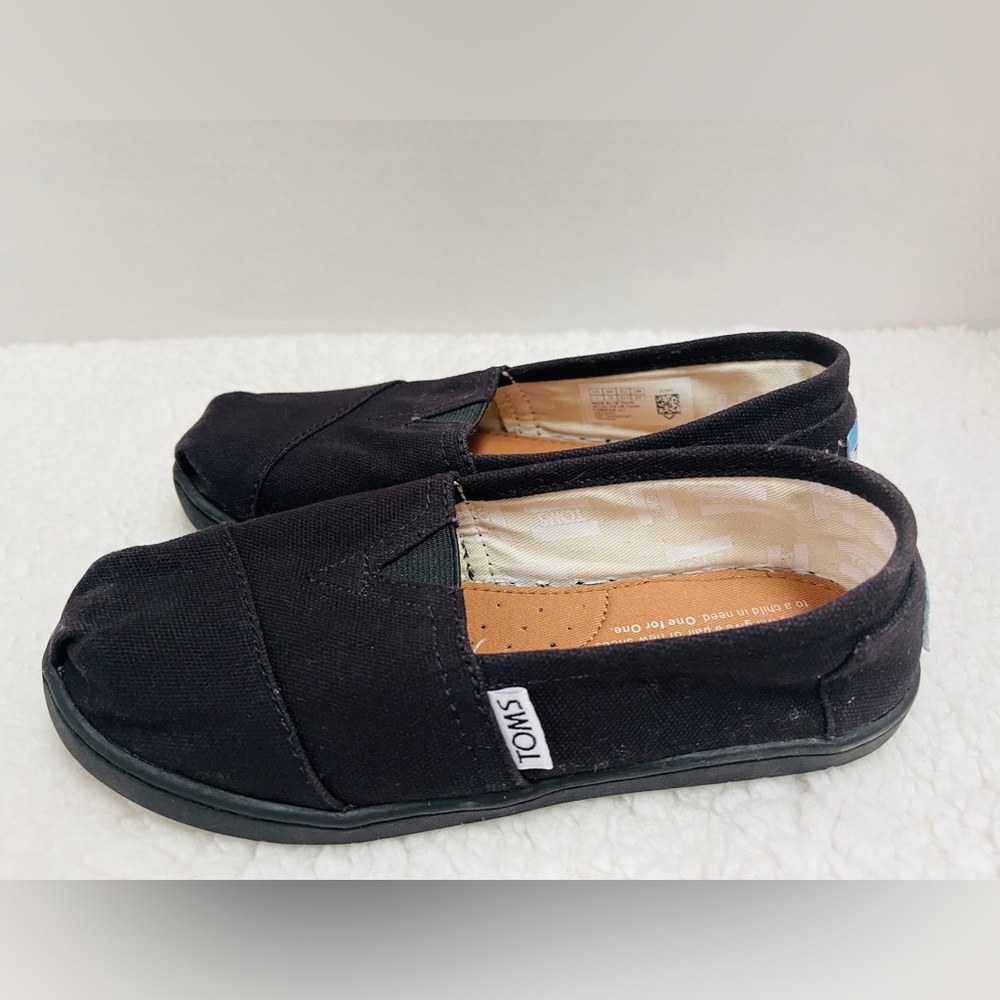 Toms Youth Classics Black Canvas Slip on Shoes Size Youth 1 New